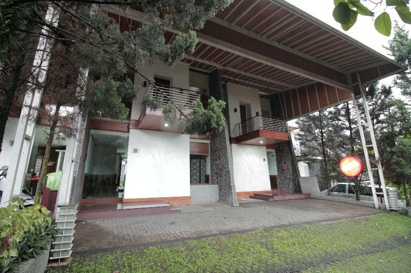 Oyo 229 Hi Quality Otel Bandung Dış mekan fotoğraf